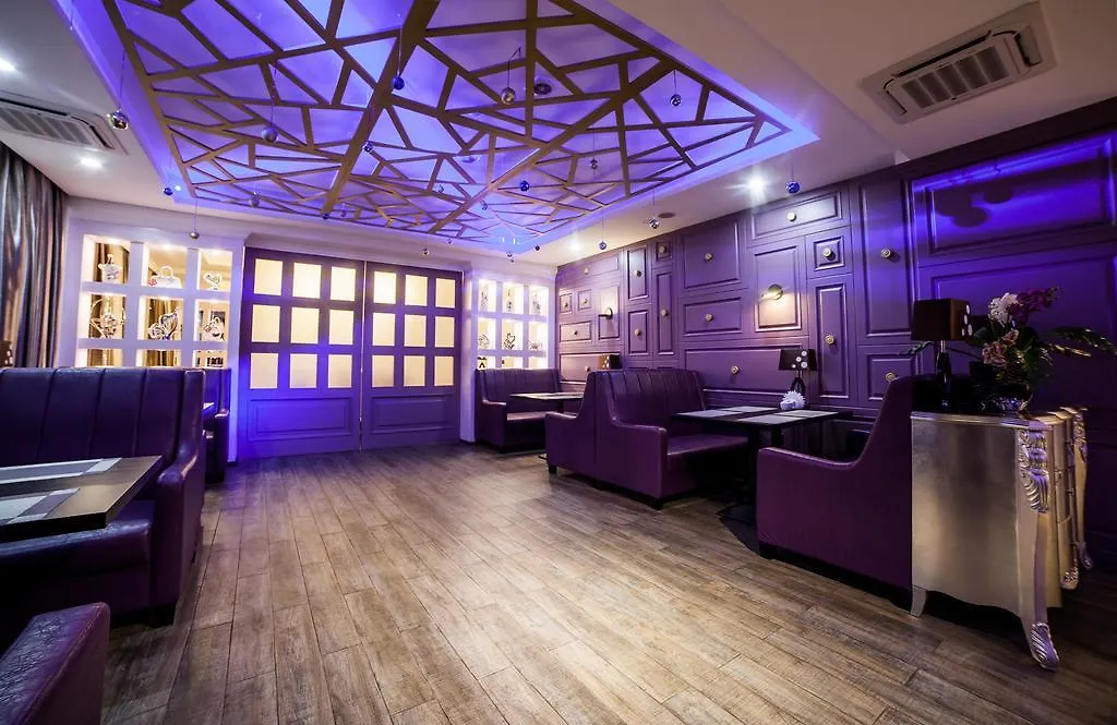 Absolute Hotel Αστάνα 4*,